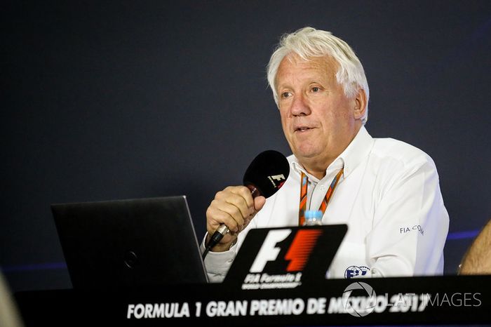 Charlie Whiting, delegado de la FIA en la Conferencia de prensa sobre el Kimi Raikkonen, de Ferrari y Max Verstappen, incidente de Red Bull Racing en el gran premio de Estados Unidos