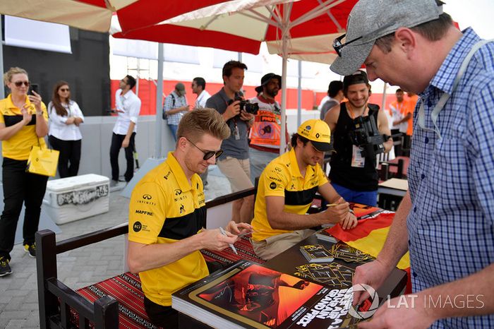 Nico Hulkenberg, Renault Sport F1 Team y Carlos Sainz Jr., Renault Sport F1