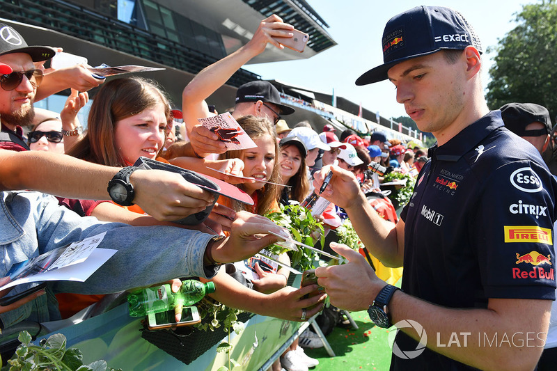 Max Verstappen, Red Bull Racing signs autographs for the fans