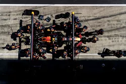Daniel Ricciardo, Red Bull Racing RB14, pitstop