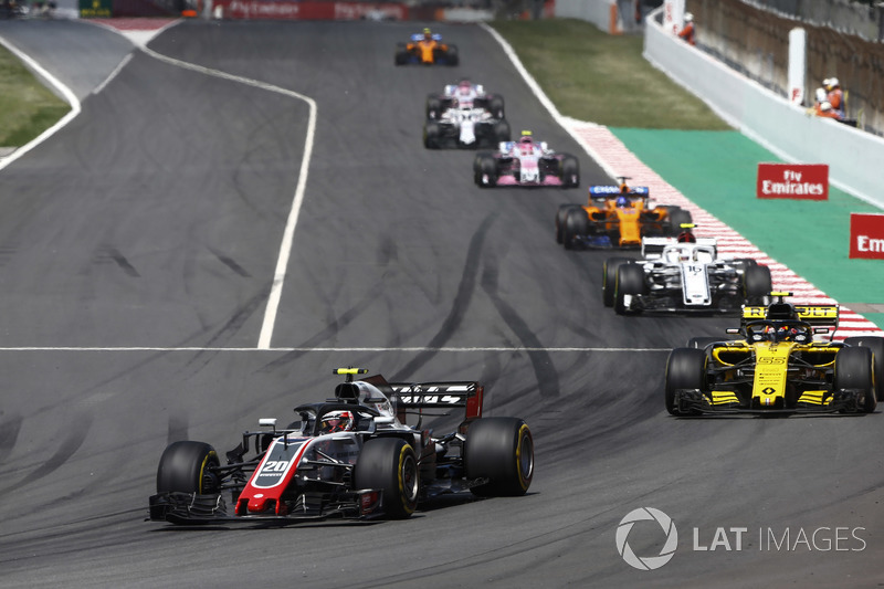 Kevin Magnussen, Haas F1 Team VF-18, Carlos Sainz Jr., Renault Sport F1 Team R.S. 18, Charles Leclerc, Sauber C37, Fernando Alonso, McLaren MCL33