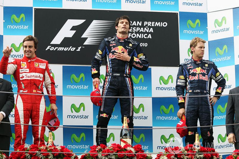 Podio: Mark Webber, Red Bull Racing, ganador de la carrera; Fernando Alonso, Ferrari, segundo, Seb tercero.