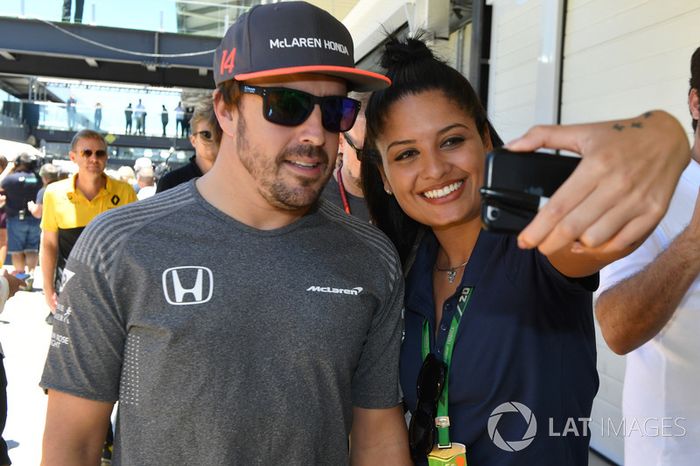 Fernando Alonso, McLaren selfie