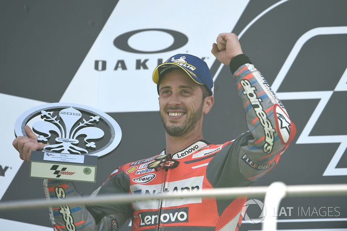 Podio: segundo puesto Andrea Dovizioso, equipo Ducati