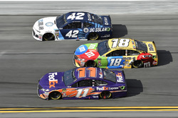Denny Hamlin, Joe Gibbs Racing Toyota, Kyle Larson, Chip Ganassi Racing Chevrolet Camaro, Kyle Busch