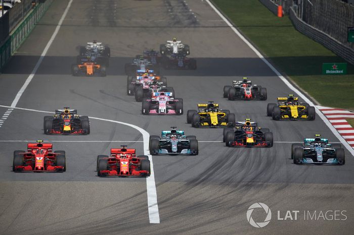Sebastian Vettel, Ferrari SF71H, Kimi Raikkonen, Ferrari SF71H, Valtteri Bottas, Mercedes AMG F1 W09, Lewis Hamilton, Mercedes AMG F1 W09., Max Verstappen, Red Bull Racing RB14 Tag Heuer, Daniel Ricciardo, Red Bull Racing RB14 Tag Heuer, and the rest of th