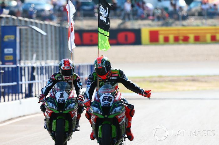 Ganador de la carrera Jonathan Rea, Kawasaki Racing, Tom Sykes, Kawasaki Racing
