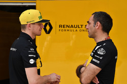 Nico Hulkenberg, Renault Sport F1 Team and Cyril Abiteboul, Renault Sport F1 Managing Director