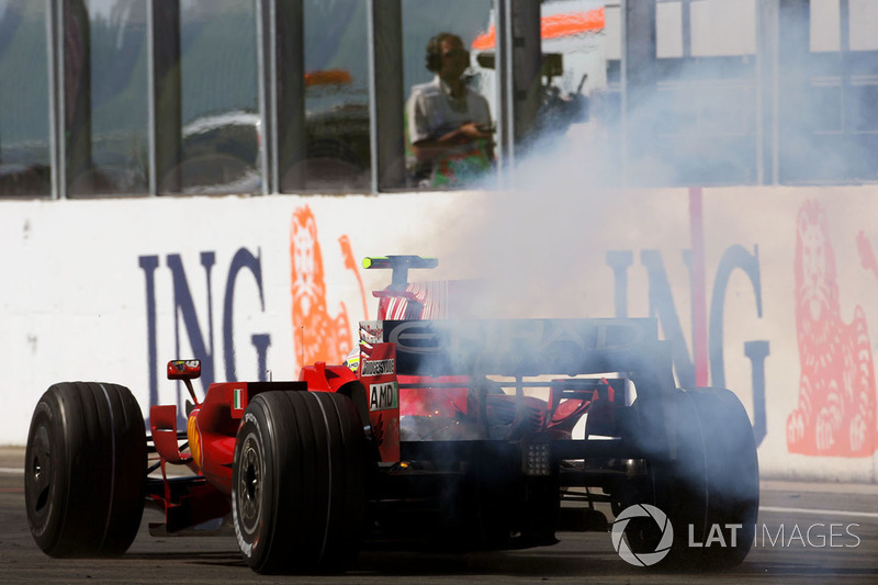 Felipe Massa, Ferrari F2008 retires from the race