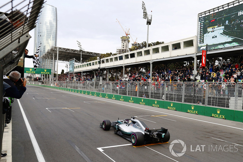 Damalı bayrak: Yarış galibi Lewis Hamilton, Mercedes AMG F1 W09