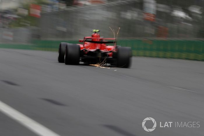 Kimi Raikkonen, Ferrari SF71H saca chispas