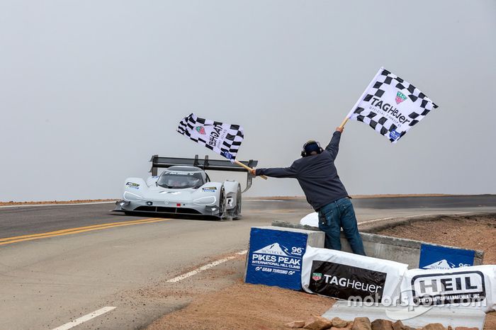 Checkered flag #94 Romain Dumas, Volkswagen I.D. R Pikes Peak