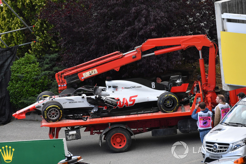 The crashed car of race retiree Romain Grosjean, Haas F1 Team VF-18