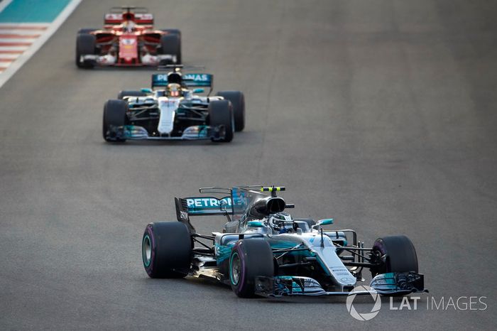 Valtteri Bottas, Mercedes AMG F1 W08, Lewis Hamilton, Mercedes AMG F1 W08, Sebastian Vettel, Ferrari SF70H