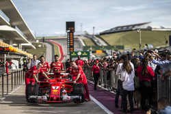 Ferrari mekanikerleri Ferrari SF70H'le