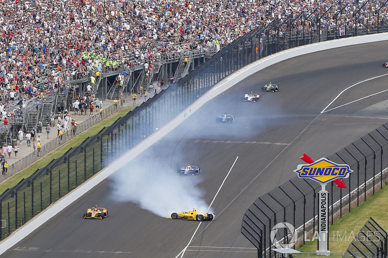 L'incidente di Helio Castroneves, Team Penske Chevrolet