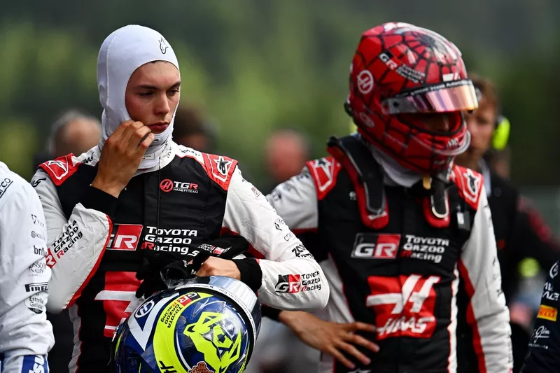 Esteban Ocon, Haas F1 Team, Oliver Bearman, Haas F1 Team