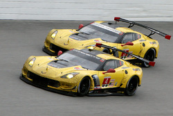 #4 Corvette Racing Chevrolet Corvette C7.R: Oliver Gavin, Tommy Milner, Marcel Fässler, #3 Corvette