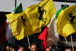 Des drapeaux Ferrari