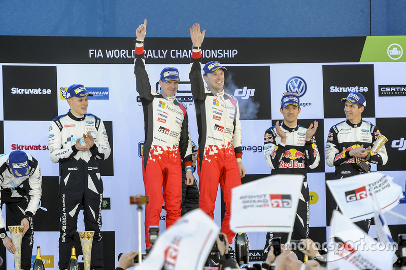 Celebración de la victoria de Jari-Matti Latvala, Miikka Anttila, Toyota Racing
