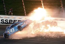 Aric Almirola, Richard Petty Motorsports Ford, Danica Patrick, Stewart-Haas Racing Ford, Joey Logano, Team Penske Ford in a huge crash
