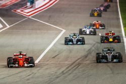 Sebastian Vettel, Ferrari SF70H, Valtteri Bottas, Mercedes F1 W08, Lewis Hamilton, Mercedes F1 W08, 