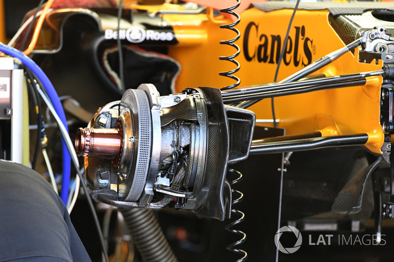 Renault Sport F1 Team RS17 front brake and wheel hub detail