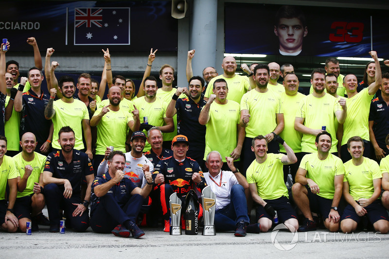 Max Verstappen, Red Bull Racing, race winner, Third place Daniel Ricciardo, Red Bull Racing, Christian Horner, Team Principal, Red Bull Racing, Helmut Markko, Consultant, Red Bull Racing, the Red Bull team celebrate
