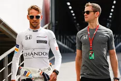 Jenson Button, McLaren, trainer Mike Collier