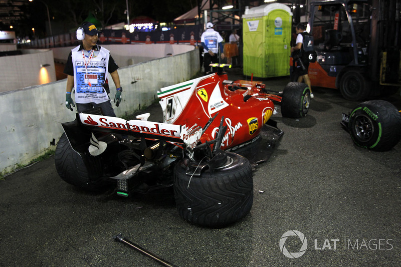 El coche chocado de Kimi Raikkonen, Ferrari SF70H