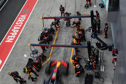 Daniel Ricciardo, Red Bull Racing RB13 pit stop