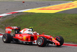 Кими Райкконен, Ferrari SF16-H со сломанным передним антикрылом