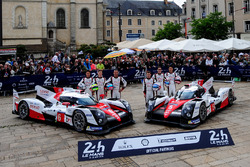 #5 Toyota Racing, Toyota TS050 Hybrid: Anthony Davidson, Sébastien Buemi, Kazuki Nakajima; #6 Toyota