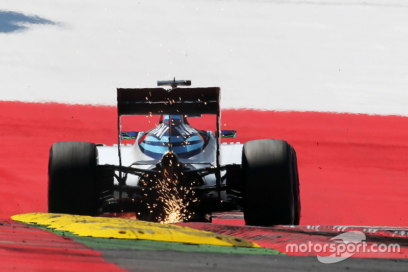 Felipe Massa, Williams FW38 sacando chispas