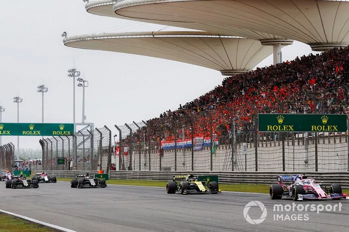 Sergio Perez, Racing Point RP19, Nico Hulkenberg, Renault F1 Team R.S. 19, Romain Grosjean, Haas F1 Team VF-19, y Kevin Magnussen, Haas F1 Team VF-19