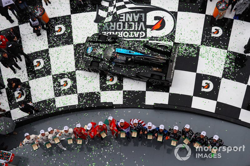 Переможці у категоріях, #10 Wayne Taylor Racing Cadillac DPi: Ренгер ван дер Занде, Джордан Тейлор, Фернандо Алонсо, Камуі Кобаясі, #18 DragonSpeed ORECA LMP2, LMP2: Роберто Гонсалес, Пастор Мальдонадо, Себастьян Сааведра, Ряйан Куллен, #25 BMW Team RLL BMW M8 GTE, GTLM: Аугусто Фарфус, Коннор де Філіппі, Філіпп Енг, Колтон Херта, #11 GRT Grasser Racing Team Lamborghini Huracan GT3, GTD: Мірко Бортолотті, Крістіан Енгельгард, Рік Брьойкерс, Рольф Інайхен