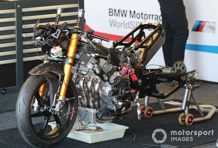 BMW Motorrad WorldSBK Team: Tom Sykes