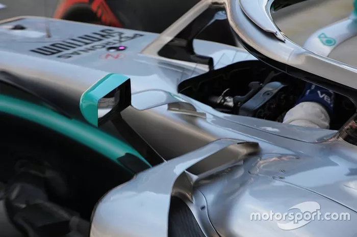 Mercedes AMG F1 W10, dettaglio dello specchietto
