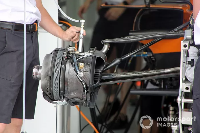  McLaren MCL34: Vorderradbremse