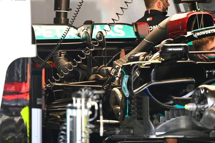 Vista de la parte del motor del Mercedes W12 