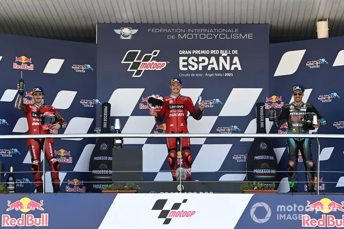 Podio: 1º Jack Miller, 2º Francesco Bagnaia, 3º Franco Morbidelli
