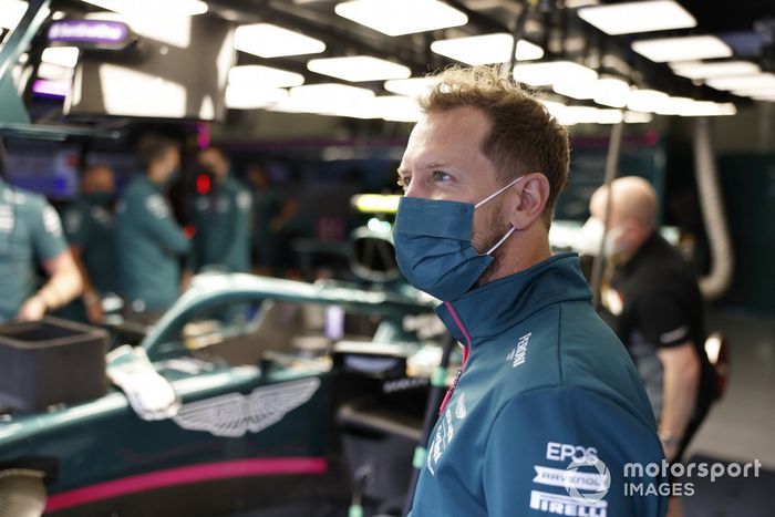 Sebastian Vettel, en el box de Aston Martin 
