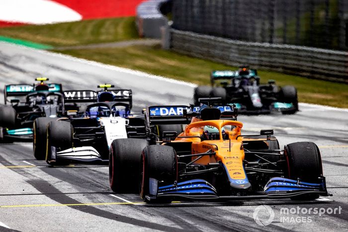 Daniel Ricciardo, McLaren MCL35M, Nicholas Latifi, Williams FW43B, Valtteri Bottas, Mercedes W12, Lewis Hamilton, Mercedes W12