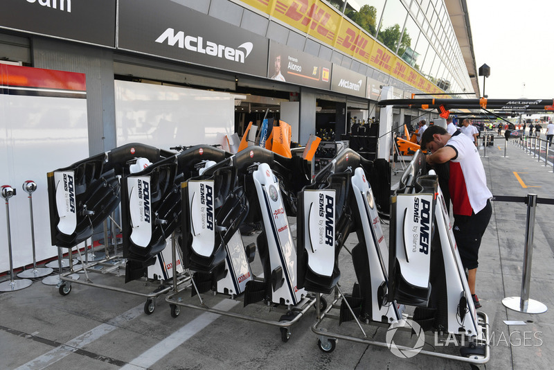 Sauber C37 neus en voorvleugels