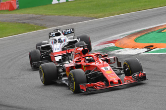 Себастьян Феттель, Ferrari SF71H, Ленс Стролл, Williams FW41 battle