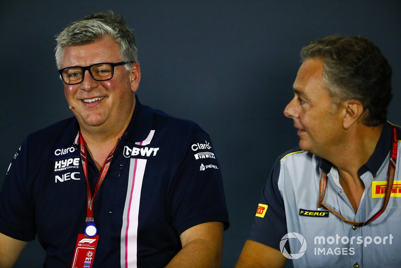 Otmar Szafnauer, Team Principal Racing Point Force India, dan Mario Isola, Racing Manager, Pirelli Motorsport