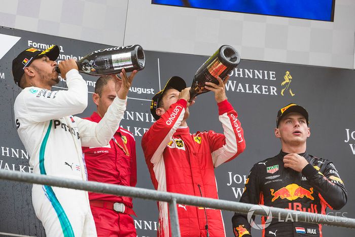 Lewis Hamilton, Mercedes AMG F1, David Sanchez,  Ferrari, Sebastian Vettel, Ferrari, y Max Verstappen, Red Bull Racing