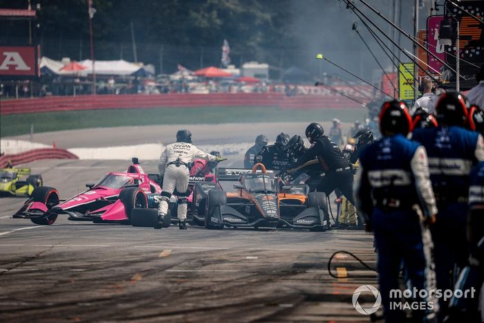 Patricio O'Ward, Arrow McLaren SP Chevrolet, pit stop, Jack Harvey, Meyer Shank Racing Honda