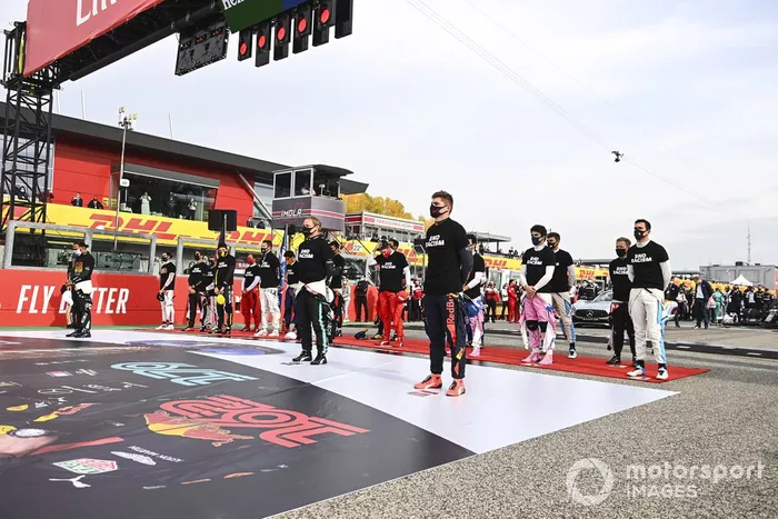 Los pilotos de F1 apoyan la lucha contra el racismo en Imola