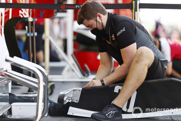 Un miembro de Haas